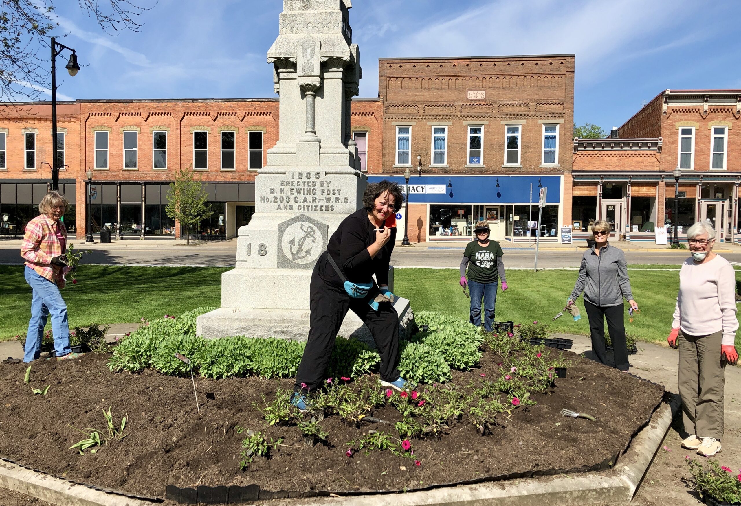 Volunteers get the job done like clockwork, despite pandemic