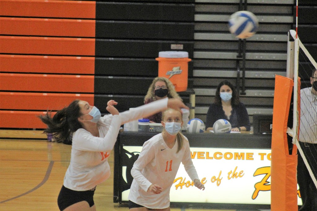 Volleyball Picks Up First Win of Season