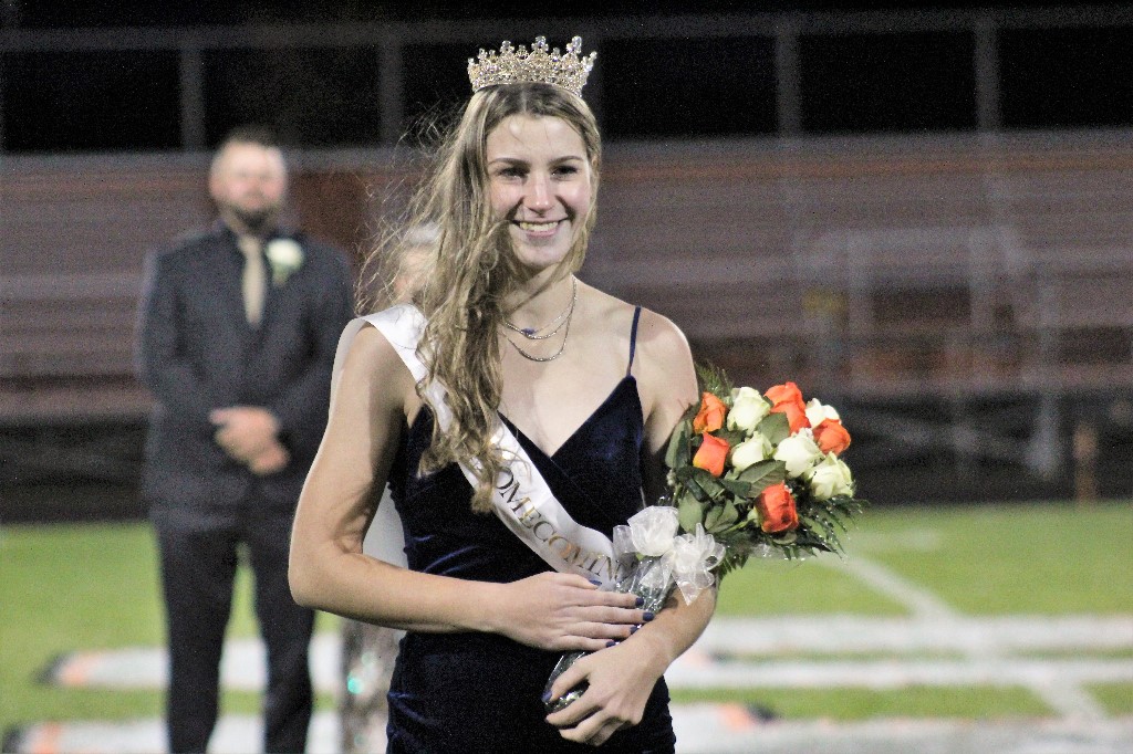 Grace Hall Crowned Stockbridge 2020 Homecoming Queen