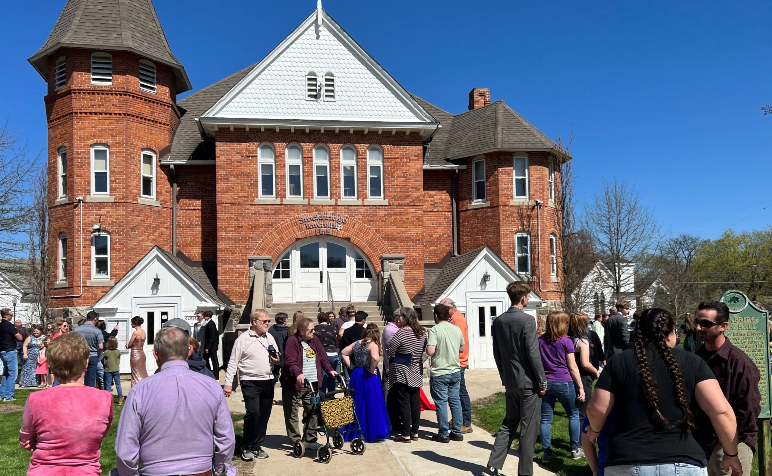 Pre-prom on the Township Square