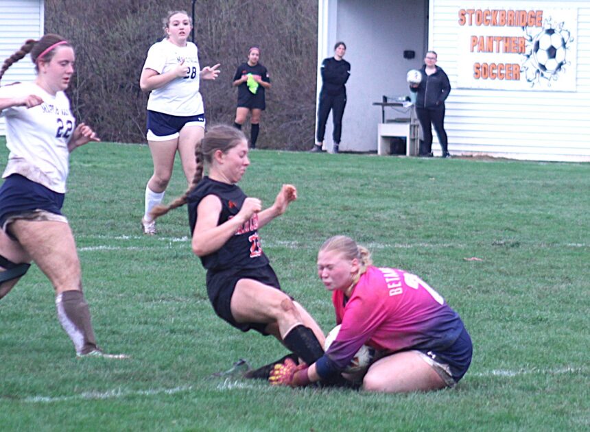 Soccer Picks Up First Win of Season